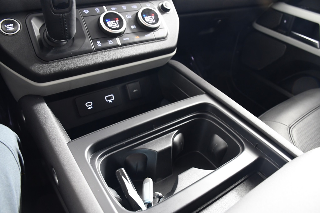 2023 Land Rover Defender 110 SE photo 31