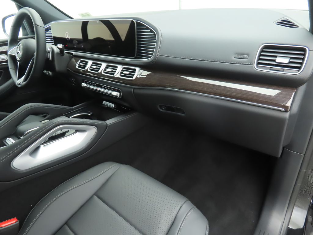 2025 Mercedes Benz GLS 450 4MATIC photo 17