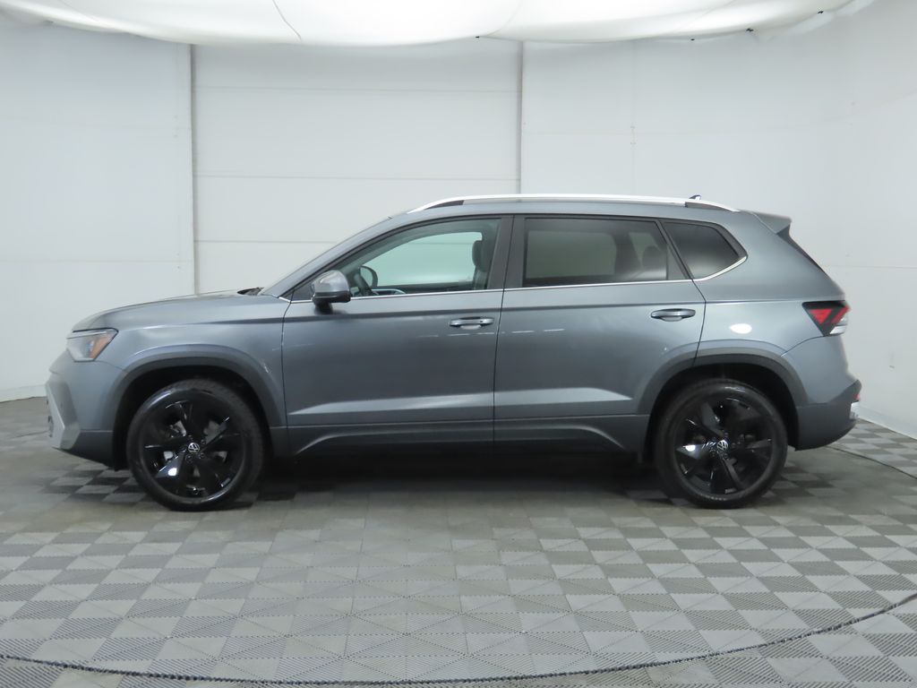 2025 Volkswagen Taos SE photo 8