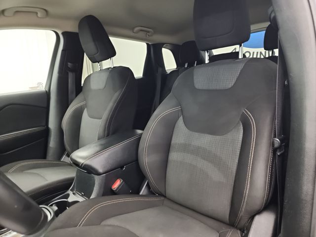 2016 Jeep Cherokee Latitude photo 29