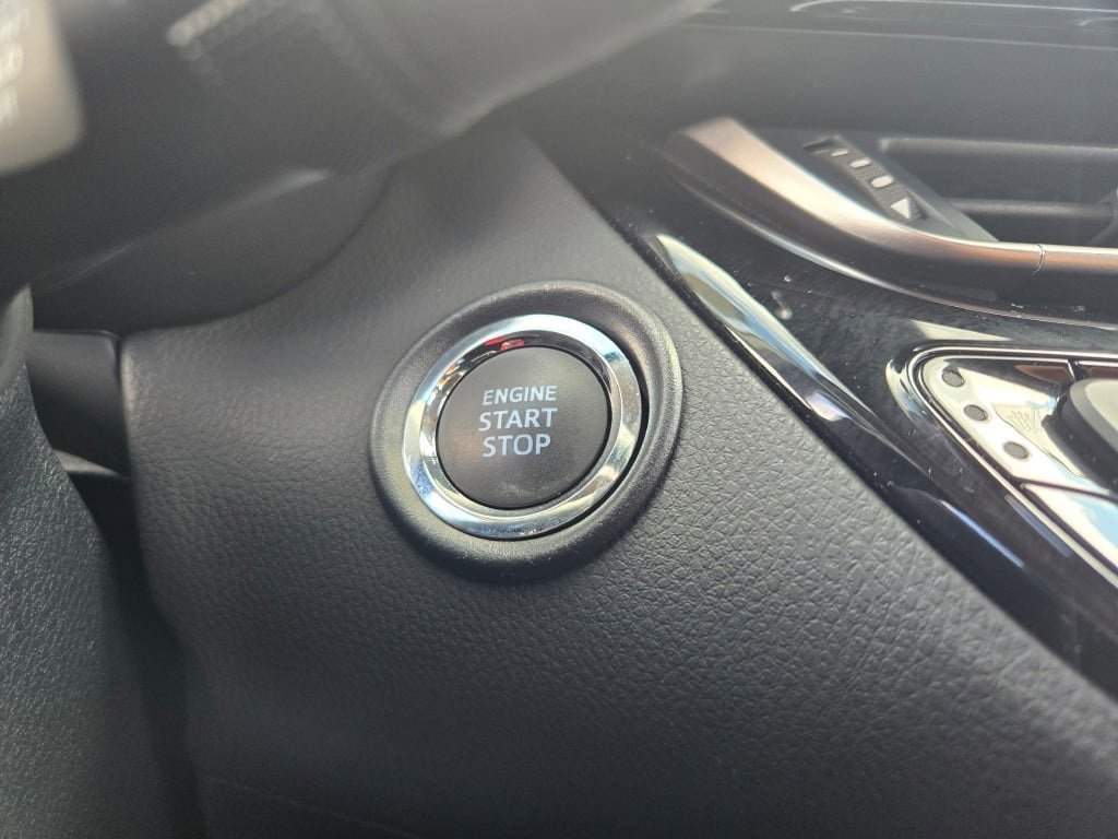 2022 Toyota C-HR XLE photo 20