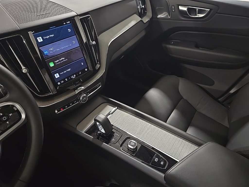 2025 Volvo XC60 B5 Plus photo 12