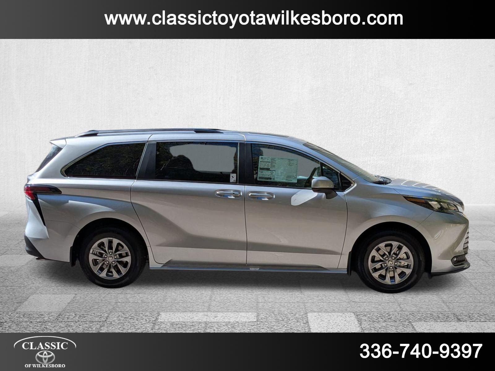 2025 Toyota Sienna XLE photo 4