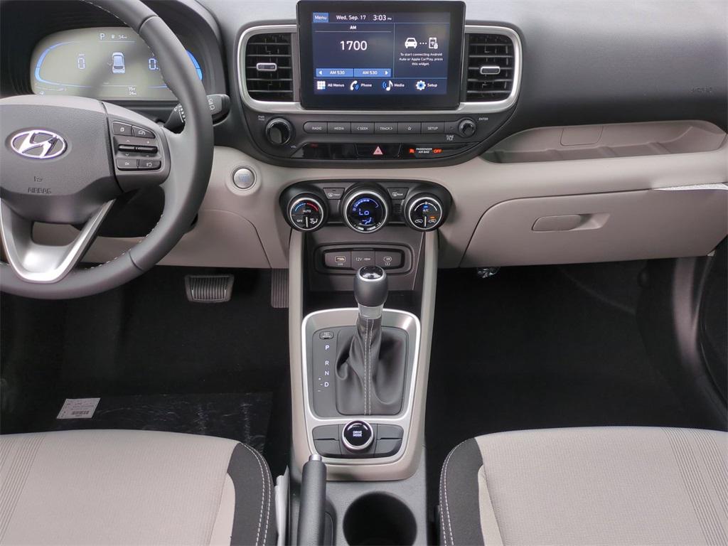 2025 Hyundai Venue SEL photo 14