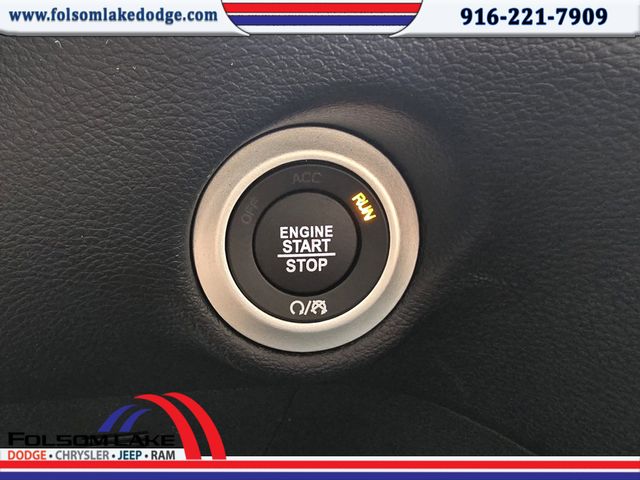 2025 Chrysler Voyager LX photo 12