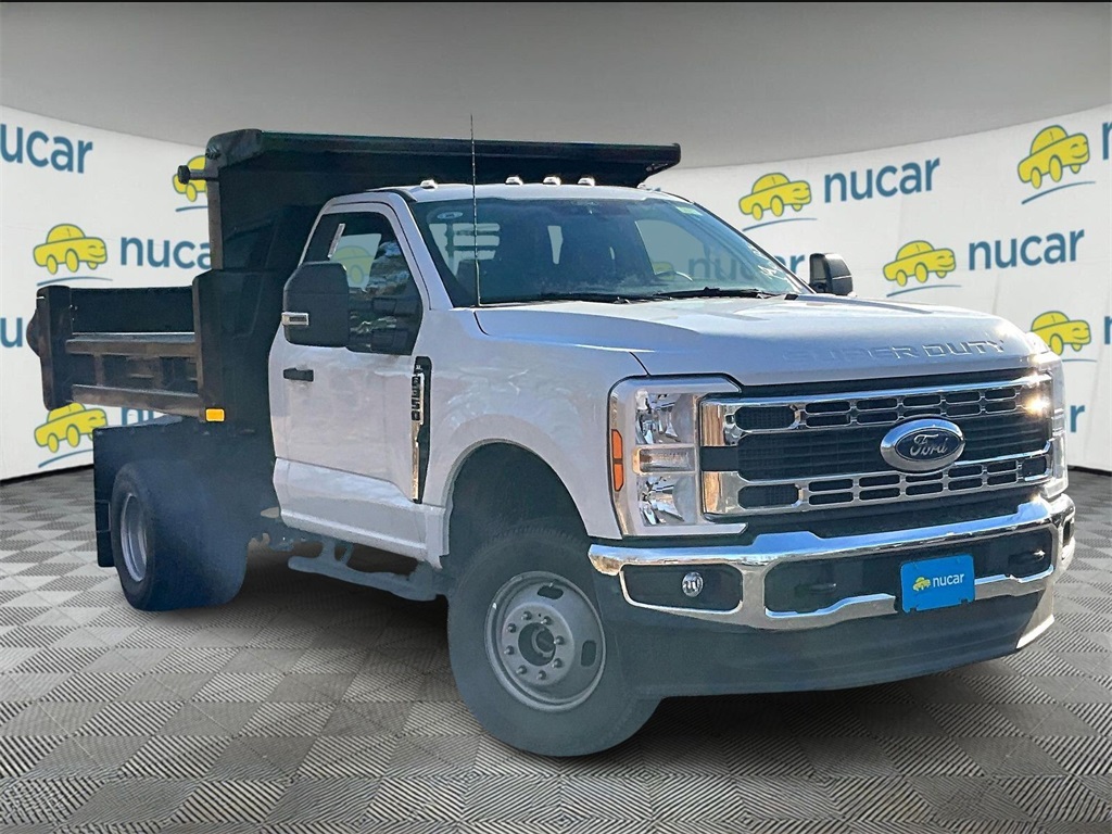 2025 Ford F-350 Super Duty Chassis Cab XL's photo