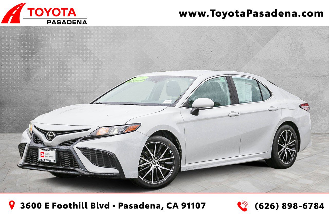 2023 Toyota Camry SE's photo