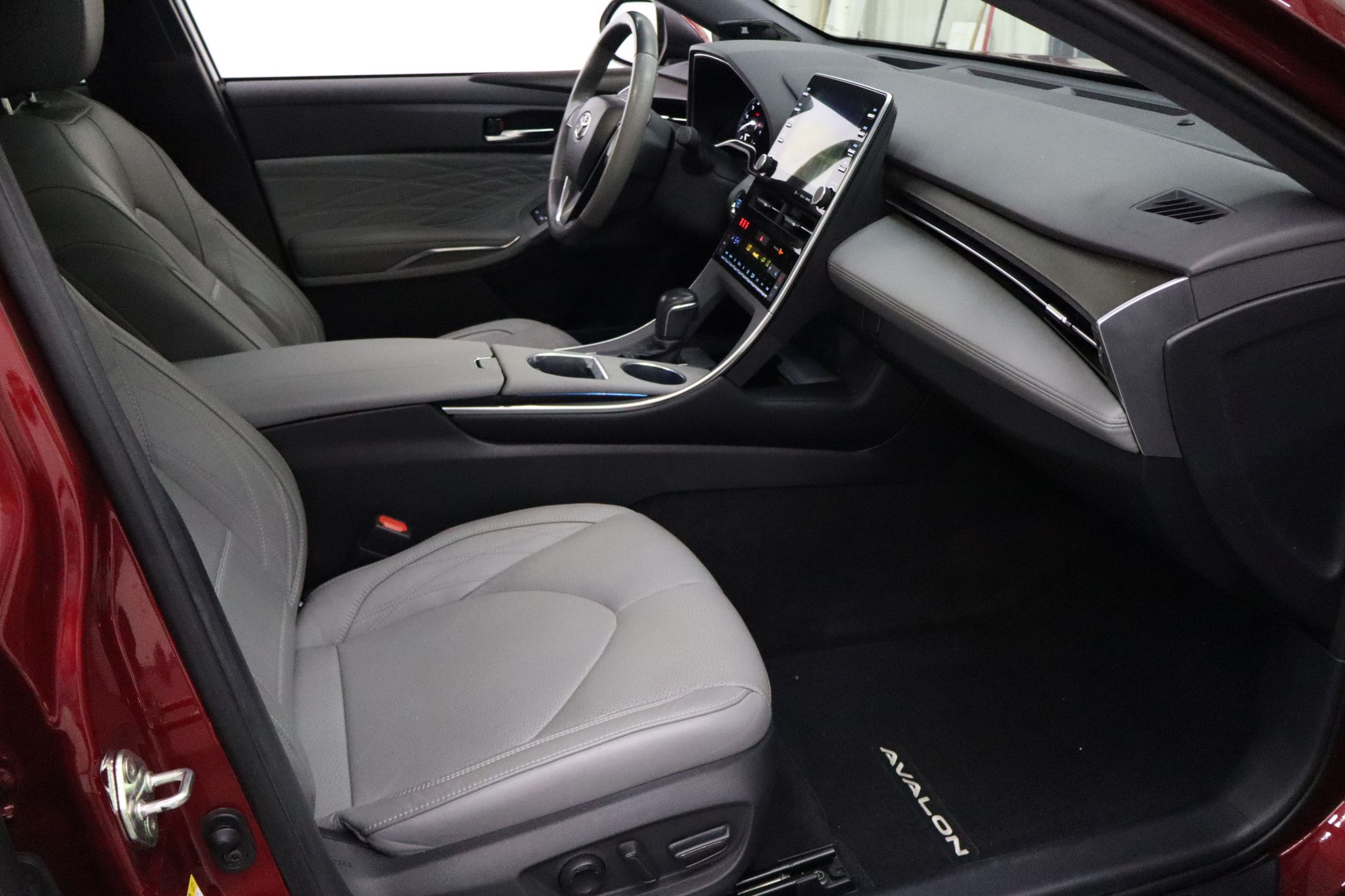 2019 Toyota Avalon Limited photo 31