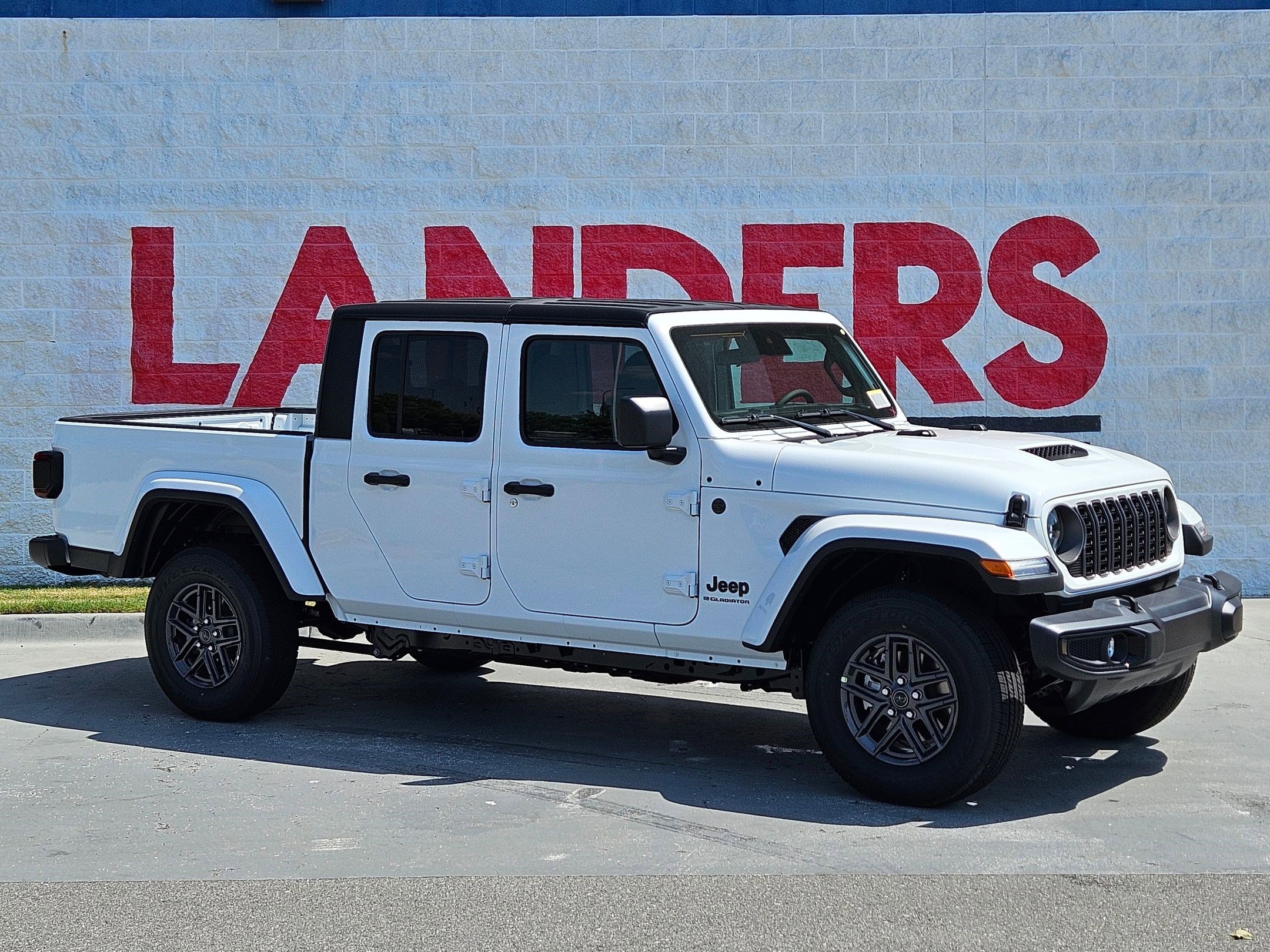 2025 Jeep Gladiator Sport S's photo