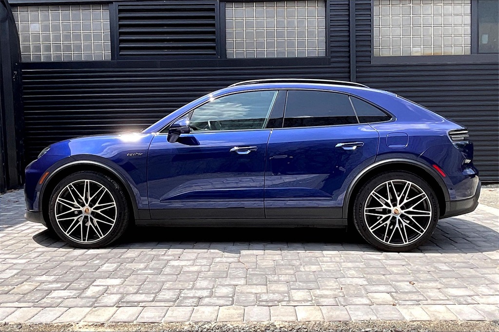 Certified 2024 Porsche Macan Base with VIN WP1AA2XA2RL001914 for sale in Englewood, NJ