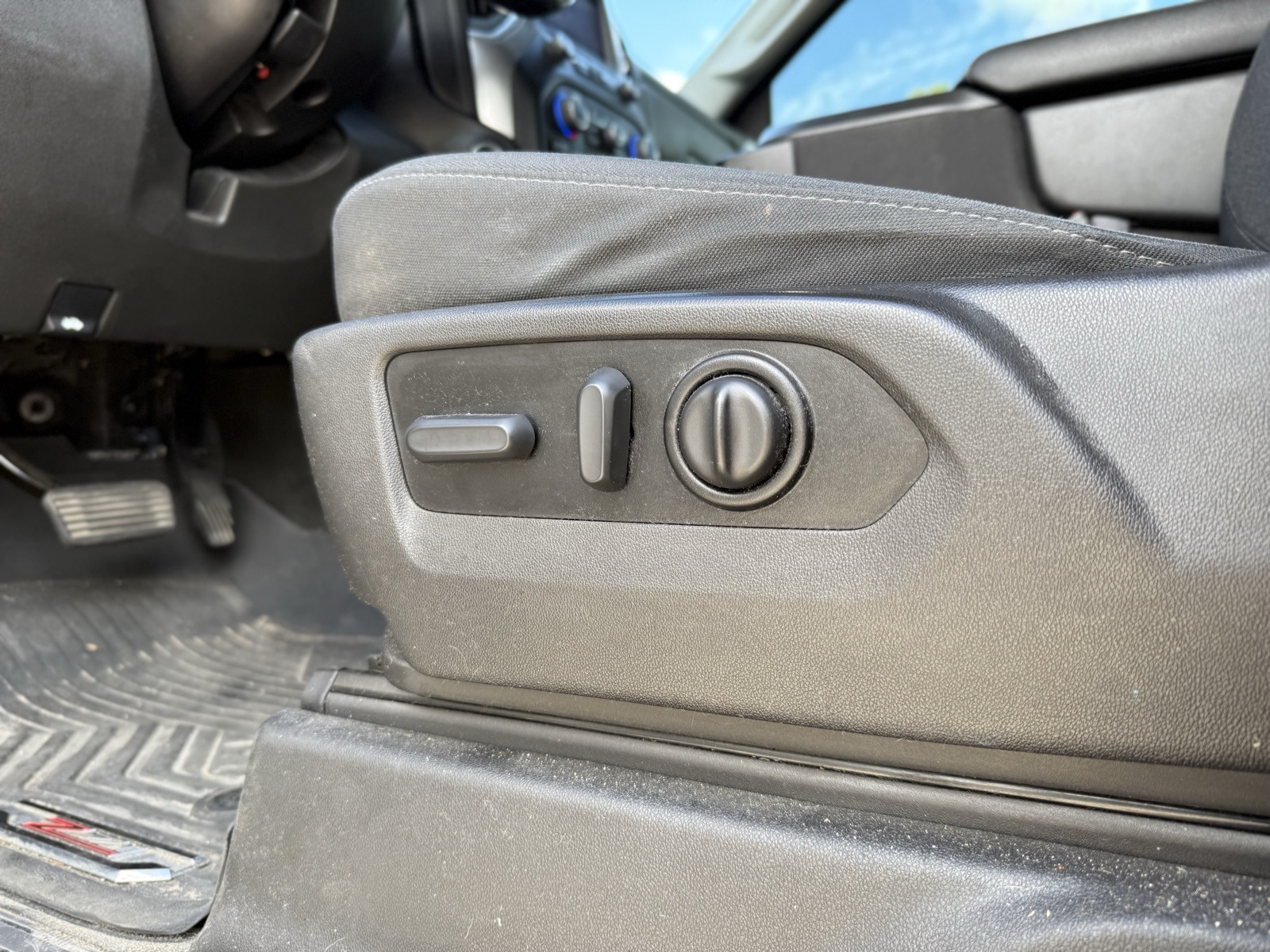 2021 Chevrolet Silverado 1500 RST photo 22