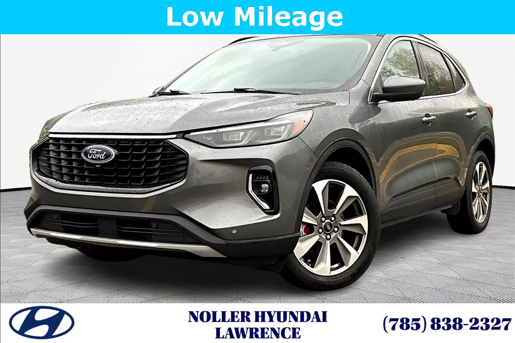 2023 Ford Escape Platinum's photo