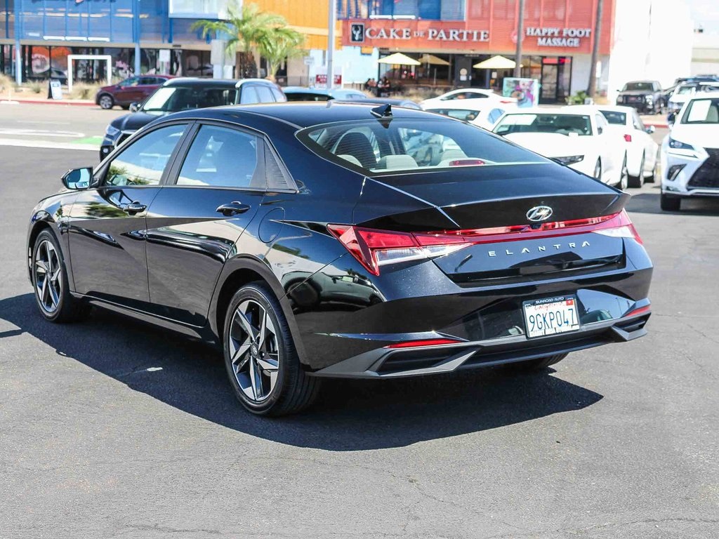 2023 Hyundai Elantra SEL photo 7