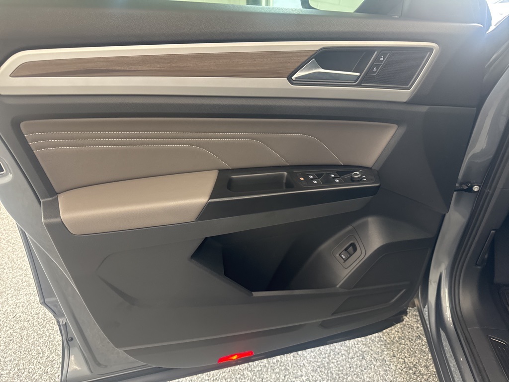 2021 Volkswagen Atlas SEL photo 12