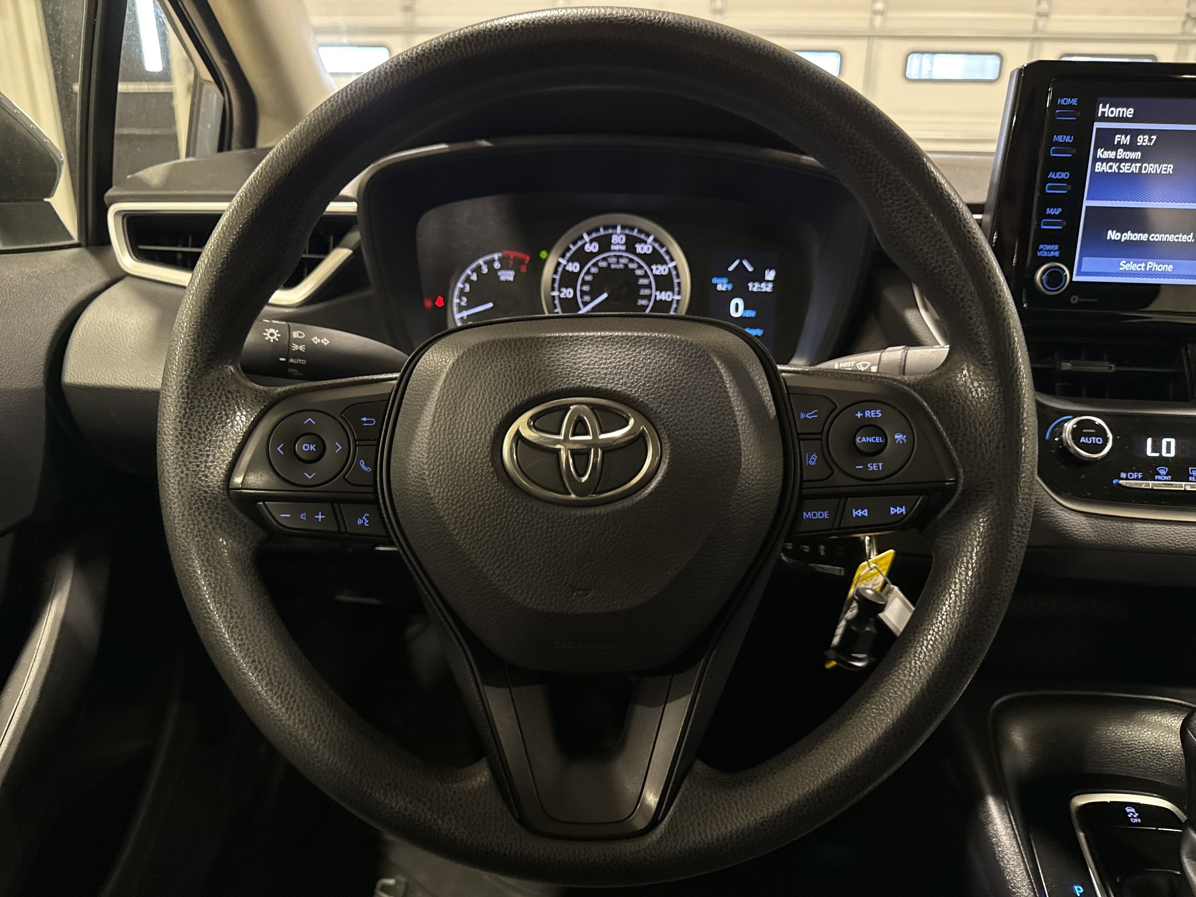 2022 Toyota Corolla LE photo 13