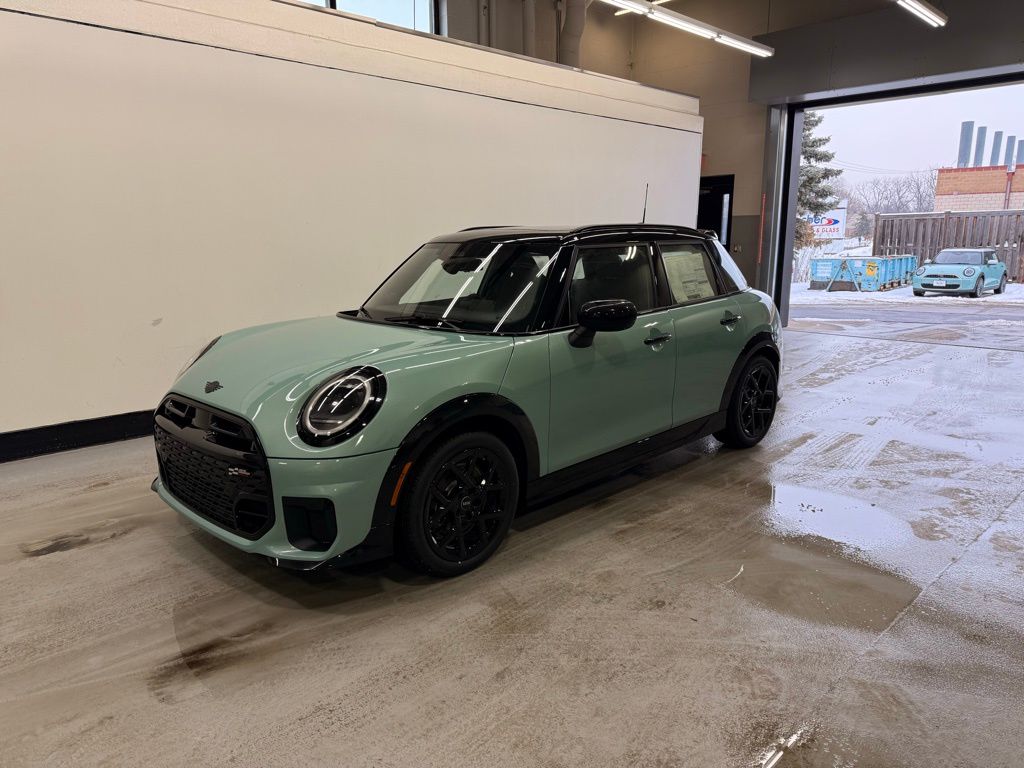 2026 MINI Hardtop 4 Door S's photo