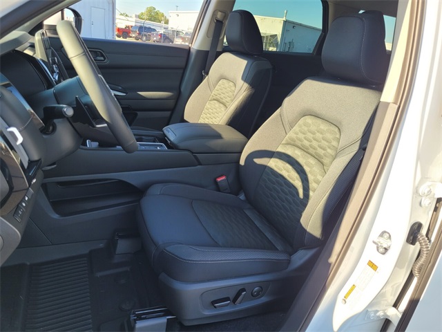 2025 Nissan Pathfinder SV photo 4