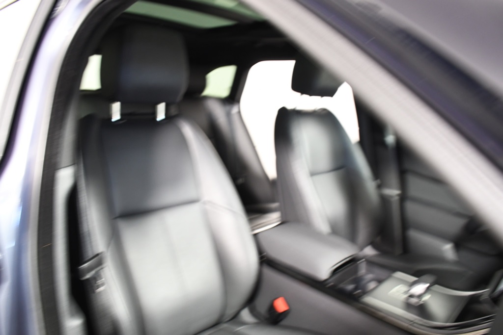 2025 Land Rover Range Rover Velar SE photo 18