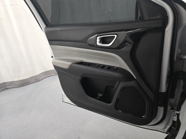 2023 Jeep Compass Limited photo 18