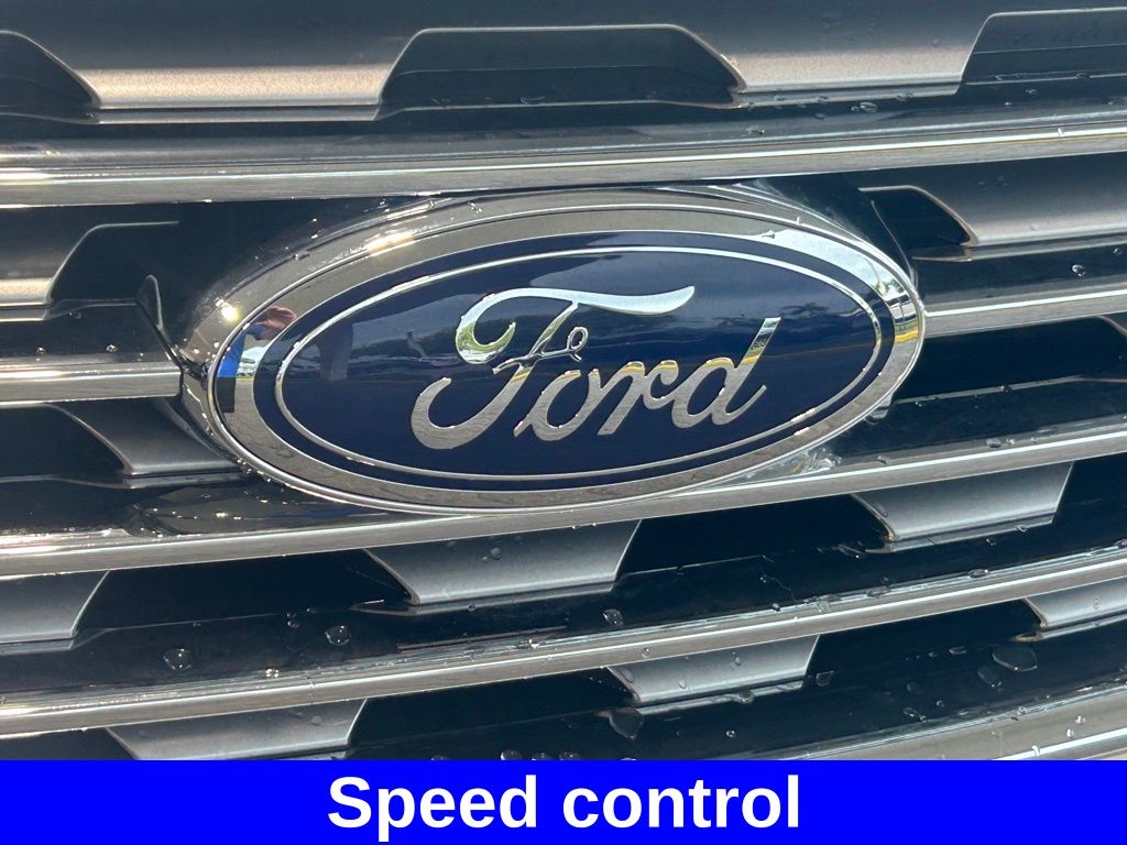 2024 Ford Edge Titanium photo 13