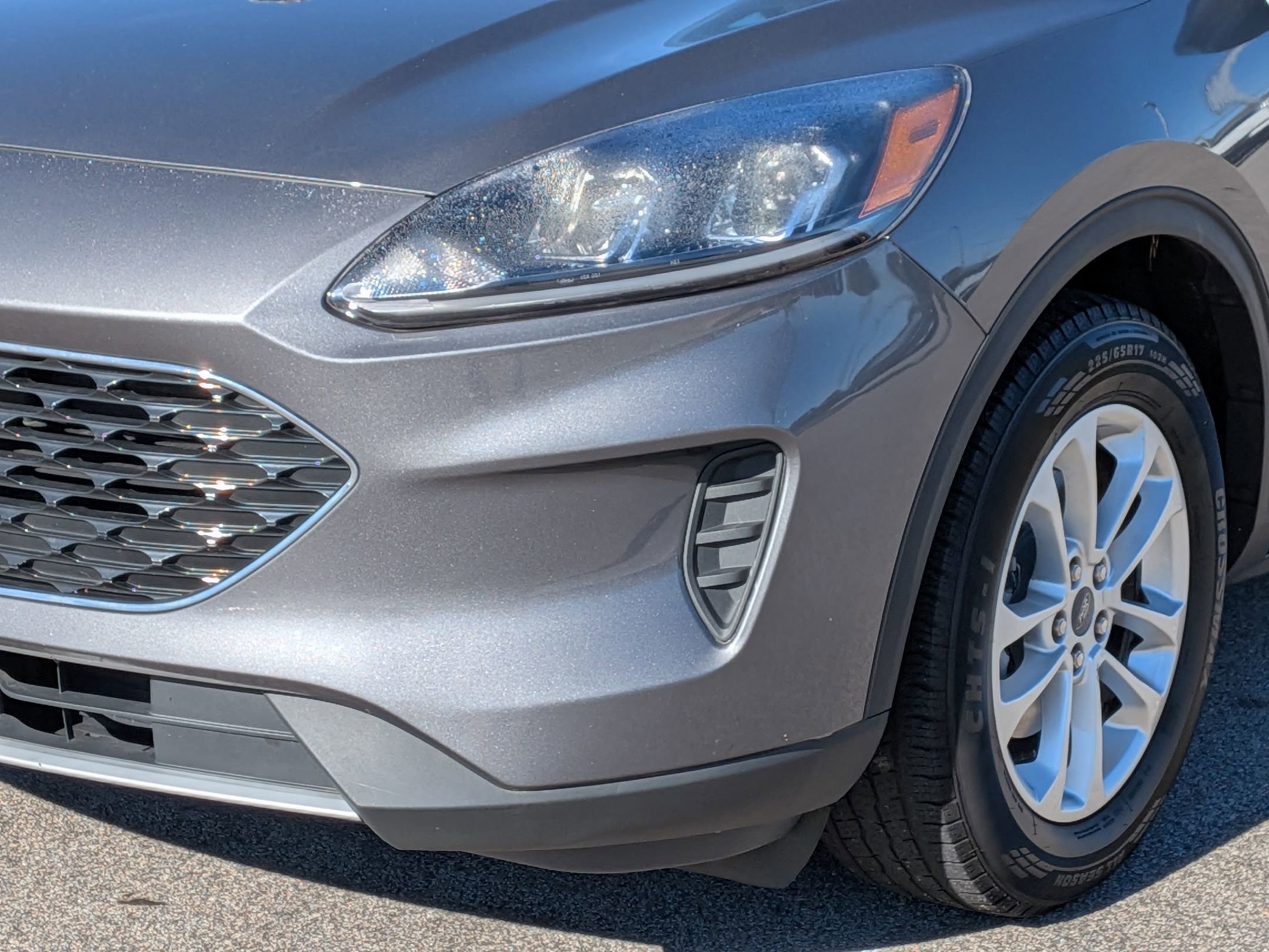 2021 Ford Escape SE photo 2