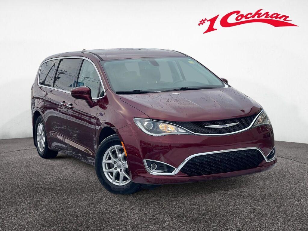 2020 Chrysler Pacifica Touring's photo