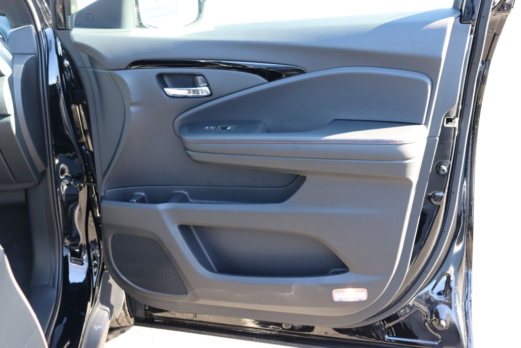 2025 Honda Ridgeline Black Edition photo 18