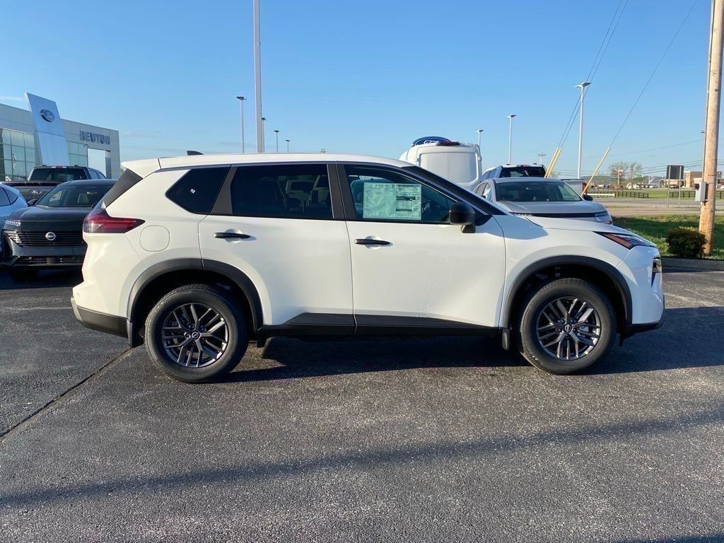 2025 Nissan Rogue S photo 3