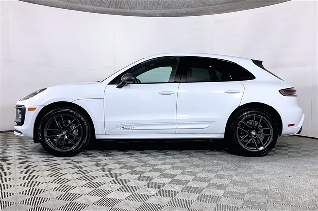 2023 Porsche Macan T photo 2