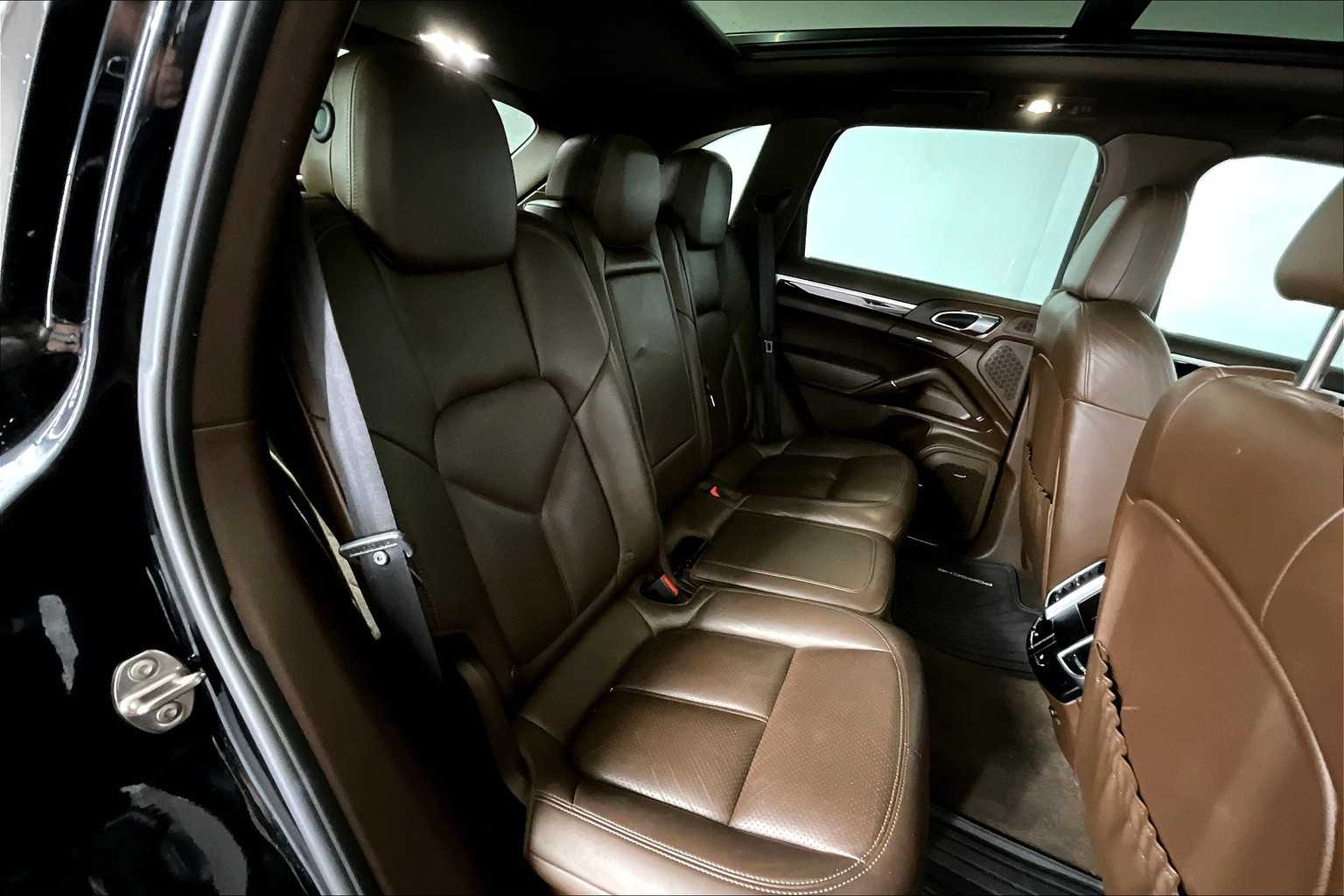 2016 Porsche Cayenne S E-Hybrid photo 17