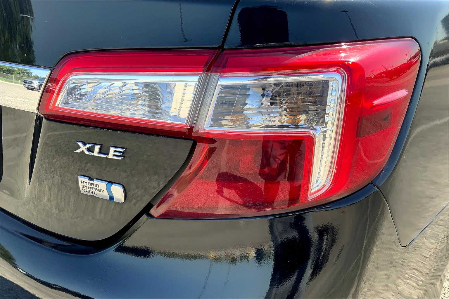 2014 Toyota Camry Hybrid XLE photo 28