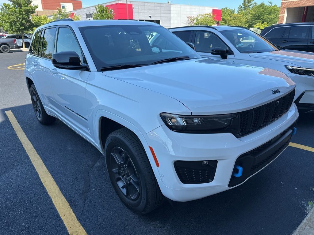 2025 Jeep Grand Cherokee 4xe Anniversary Edition photo 3
