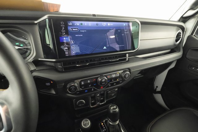 2024 Jeep Wrangler 4xe Sahara photo 17
