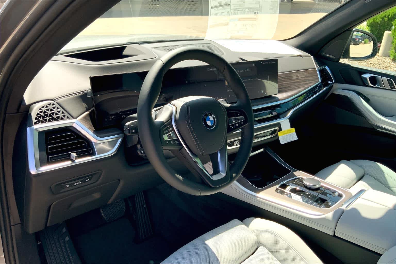 New 2025 Skyscraper Grey Metallic BMW xDrive50e image 8