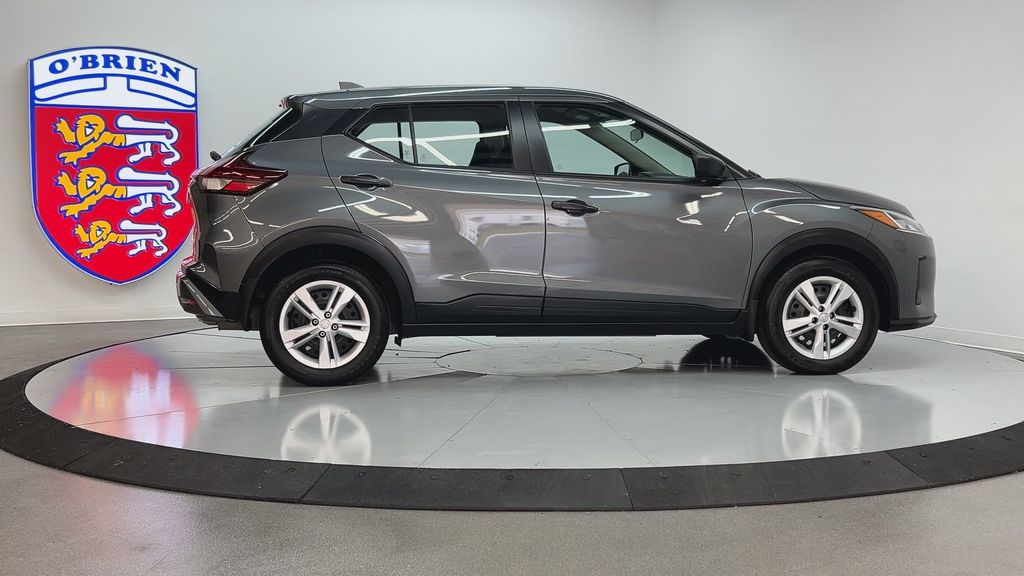 2025 Nissan Kicks Play S photo 4