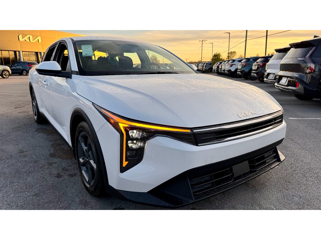 2025 Kia K4 LXS's photo