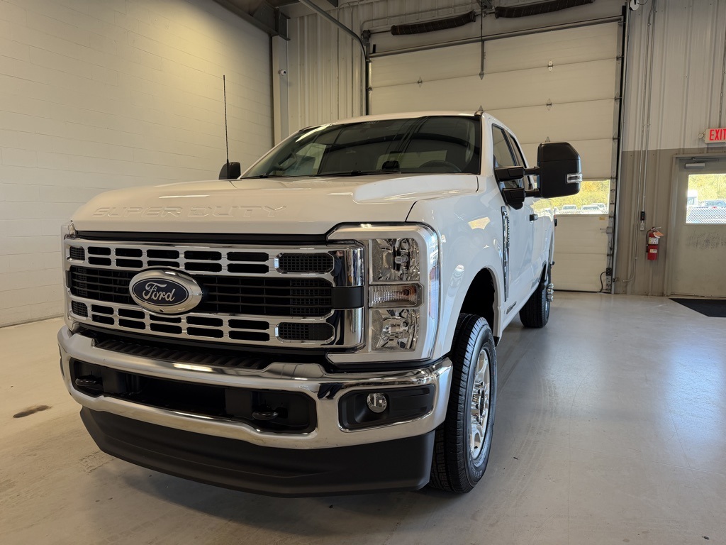 2026 Ford F-250 XLT photo 2