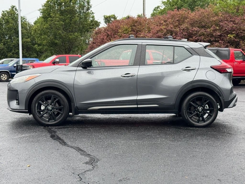 2022 Nissan Kicks SR photo 5
