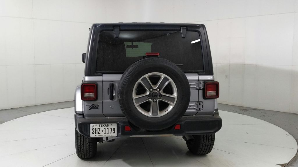 Used 2020 Silver Jeep Unlimited Sahara image 4