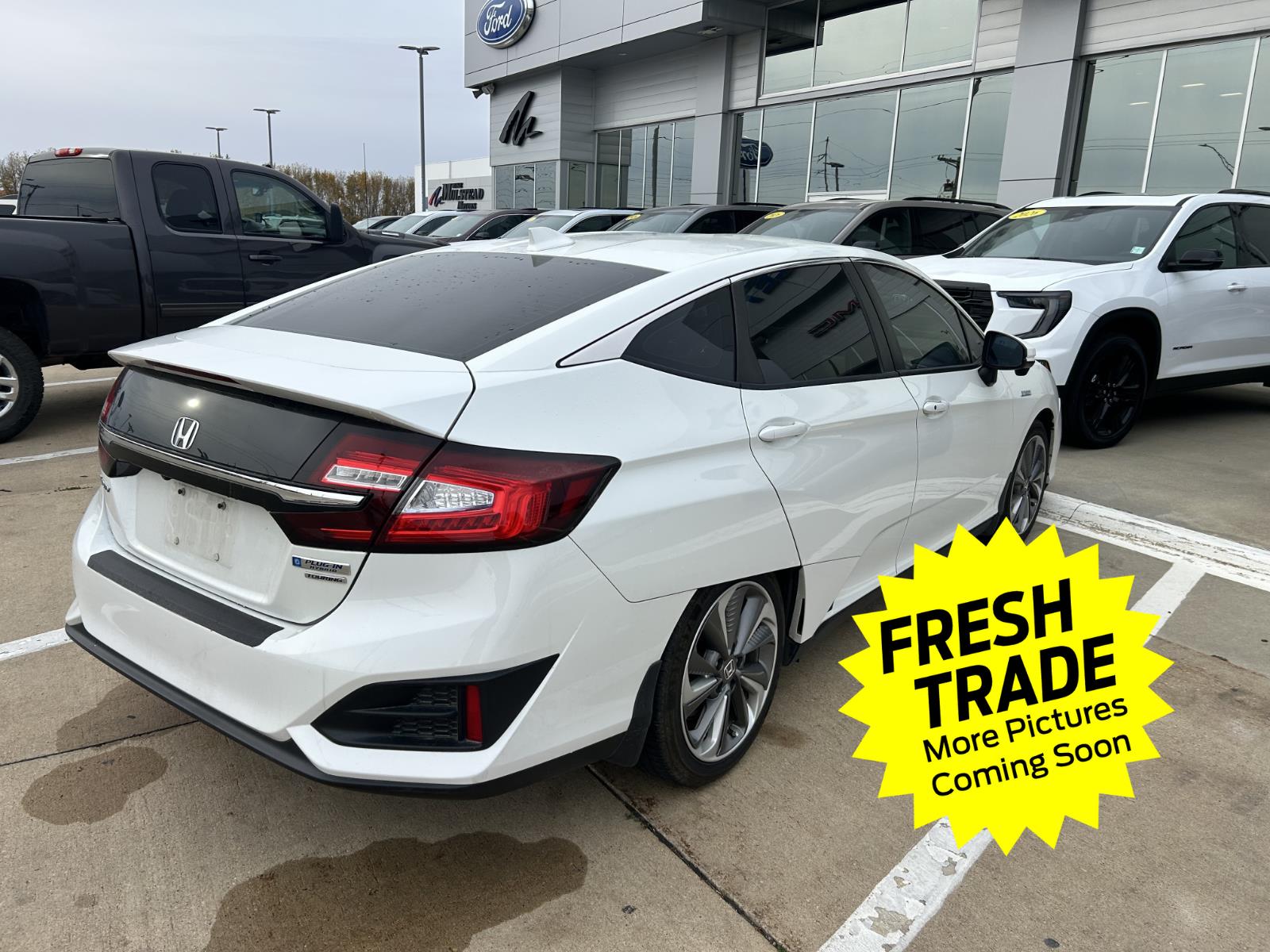 2018 Honda Clarity Plug-In Hybrid Touring photo 2