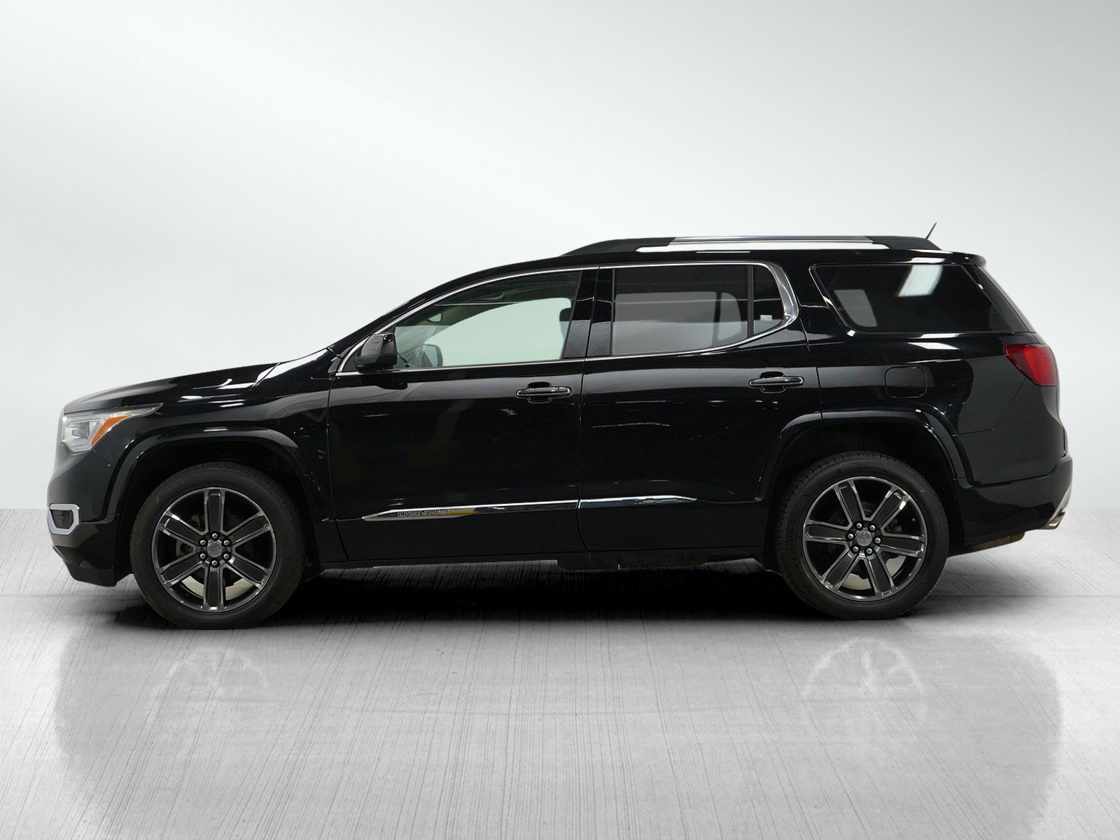 Used 2018 GMC Acadia Denali with VIN 1GKKNXLS1JZ225402 for sale in Hopkins, Minnesota