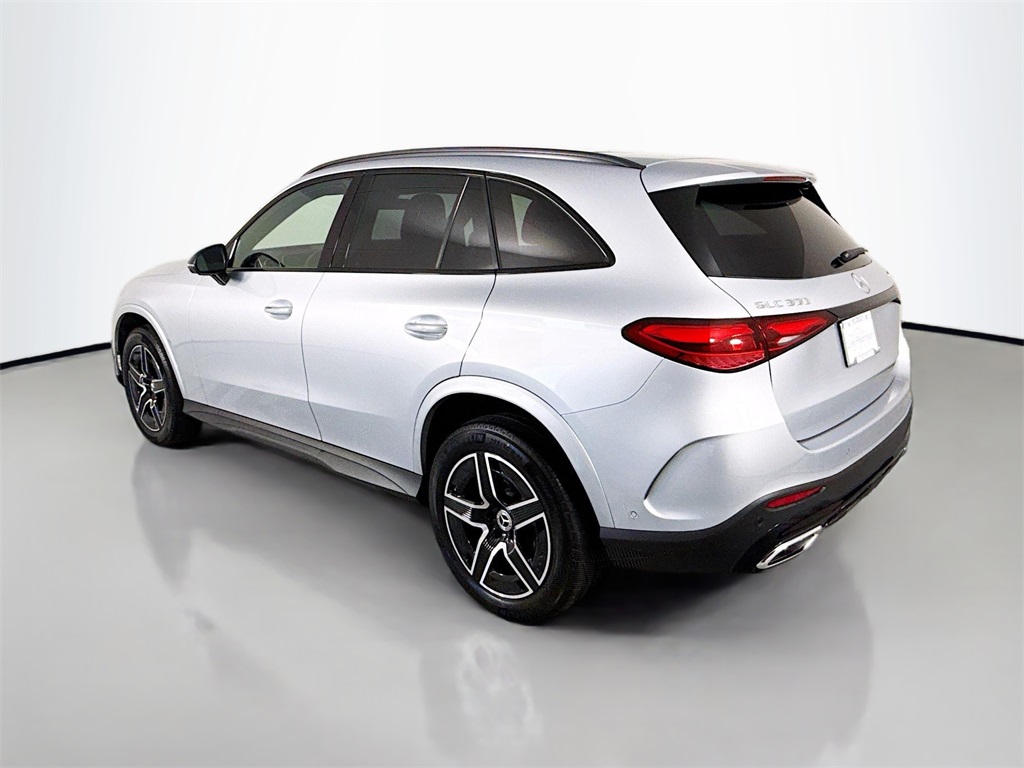 2024 Mercedes Benz GLC 300 4MATIC photo 3