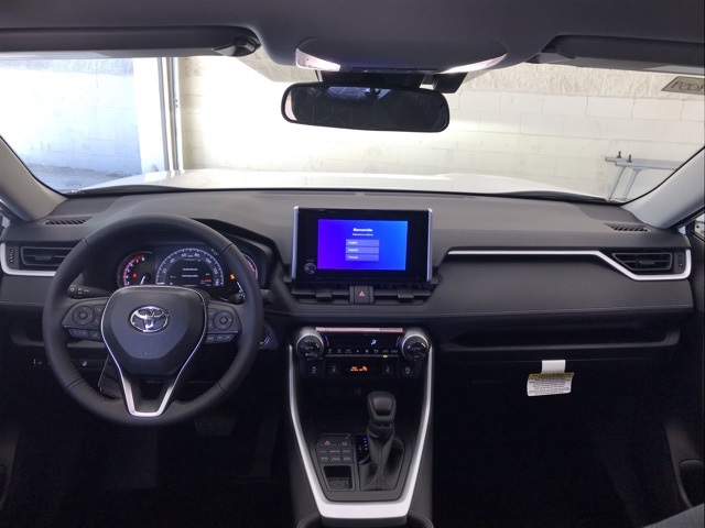 2025 Toyota RAV4 XLE photo 15