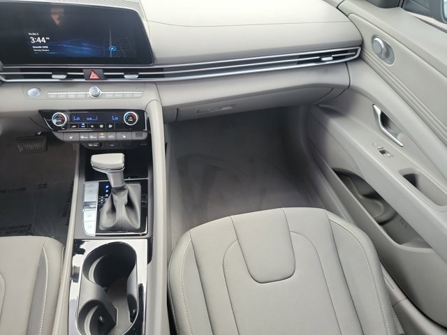 2025 Hyundai Elantra SEL Convenience photo 11