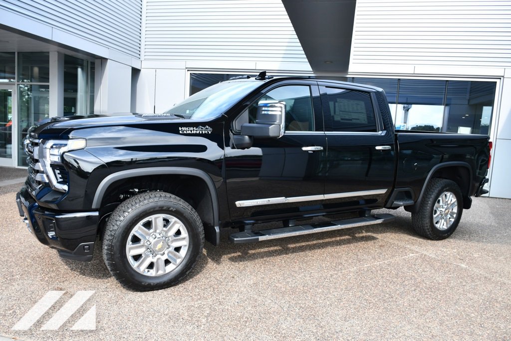 2025 Chevrolet Silverado 3500HD High Country photo 2