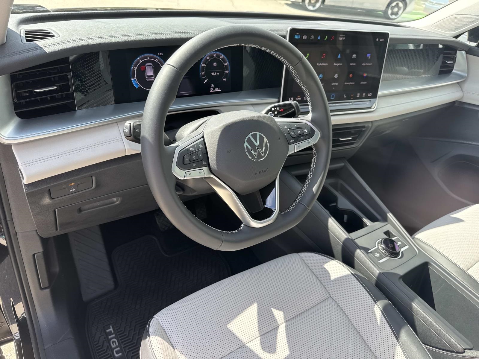 2025 Volkswagen Tiguan SE photo 8