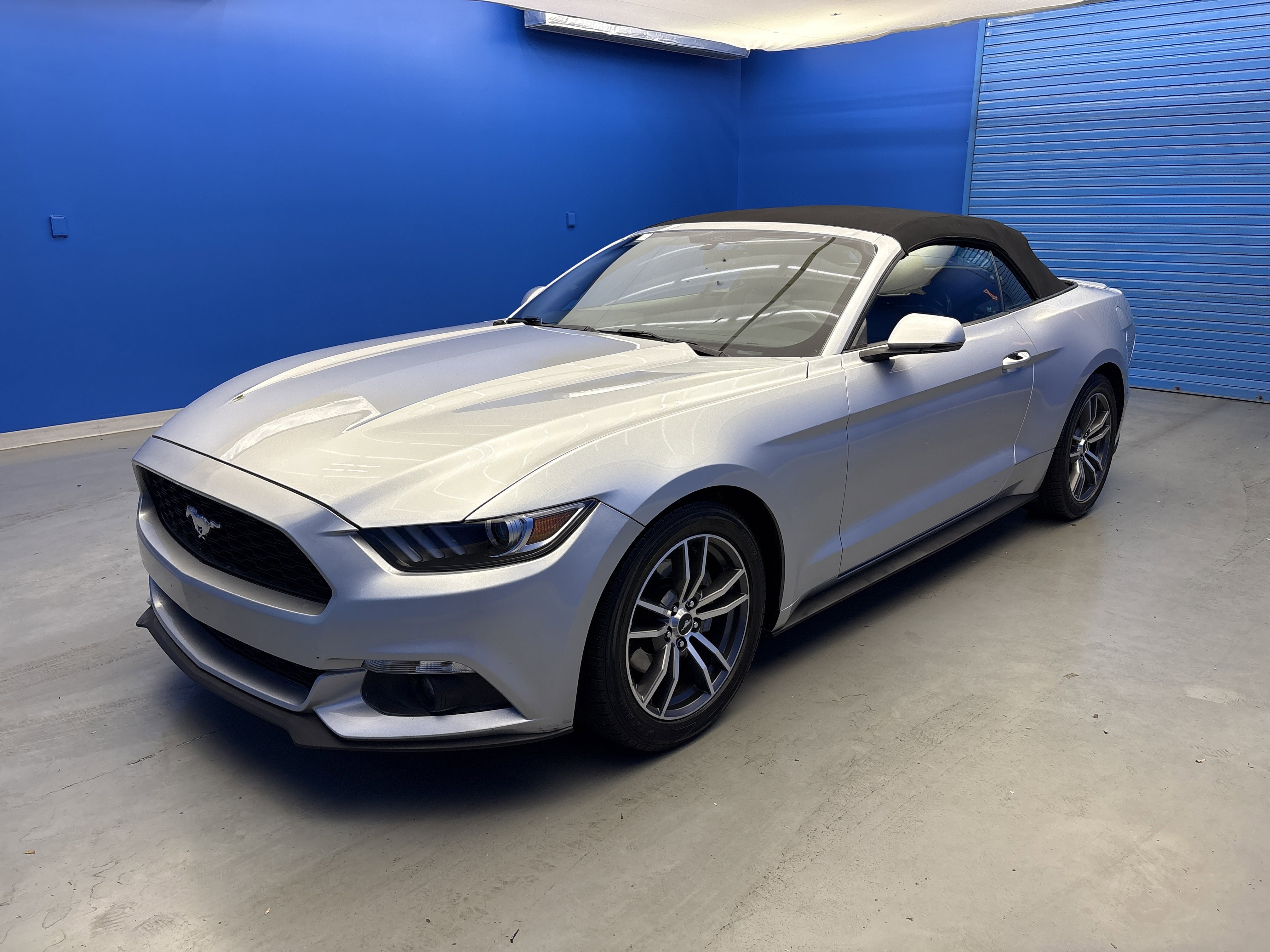 2016 Ford Mustang EcoBoost Premium photo 3