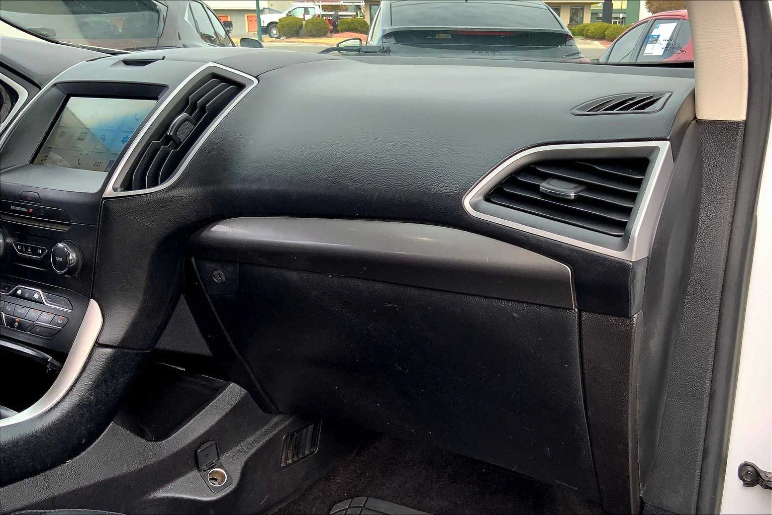 2017 Ford Edge SEL photo 16