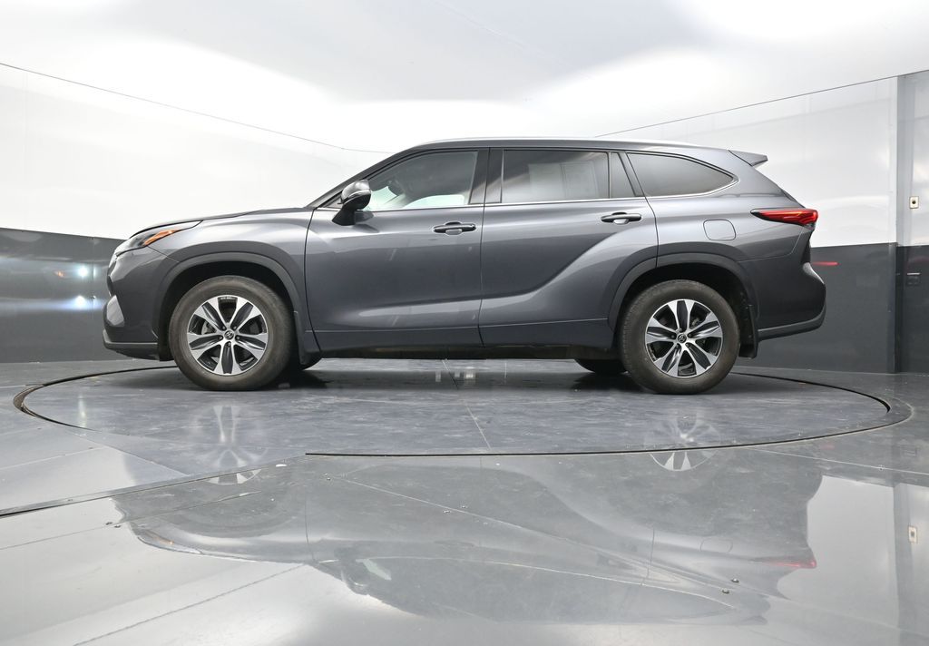 2022 Toyota Highlander XLE photo 20