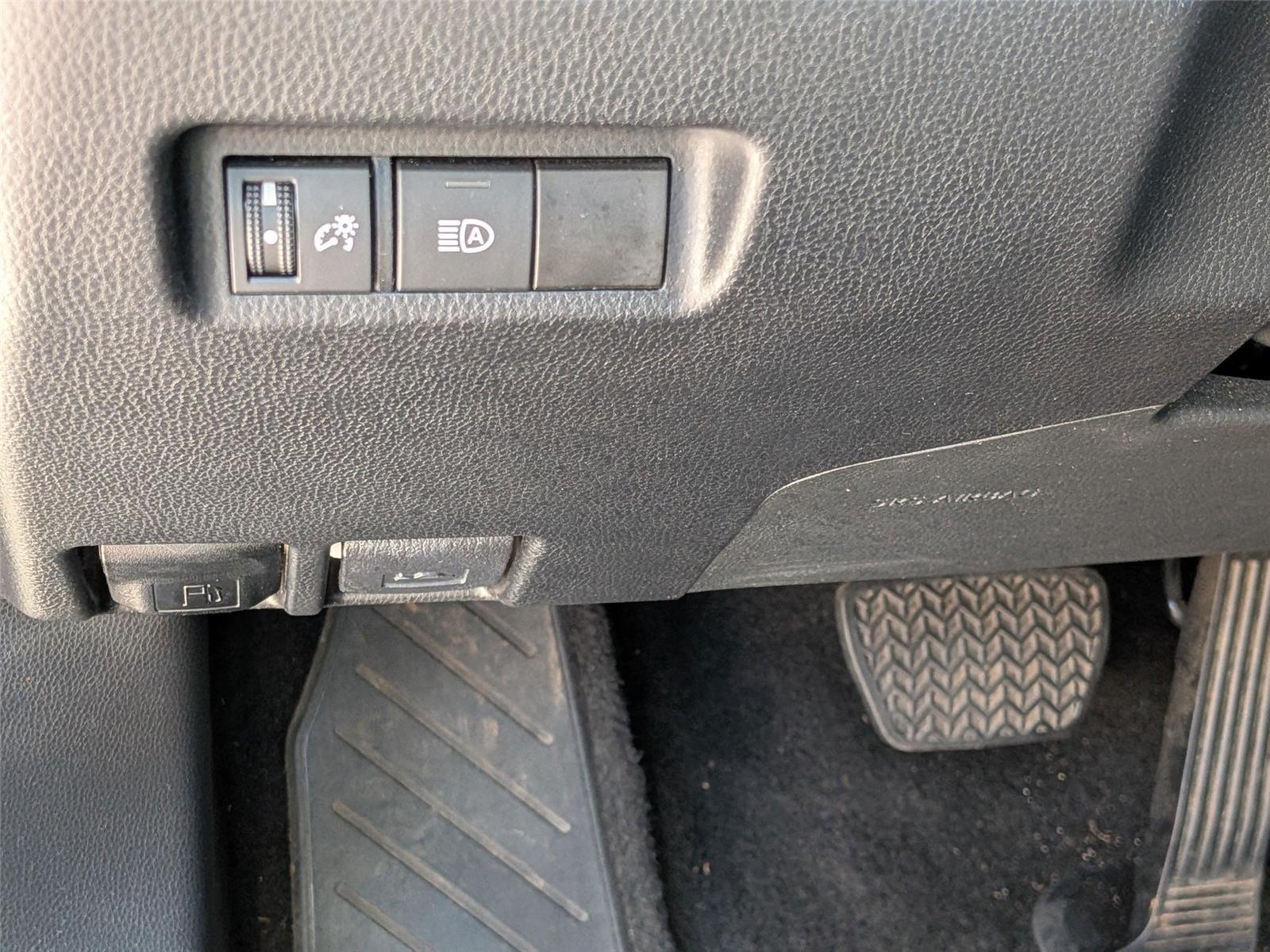 2023 Toyota RAV4 XLE photo 12